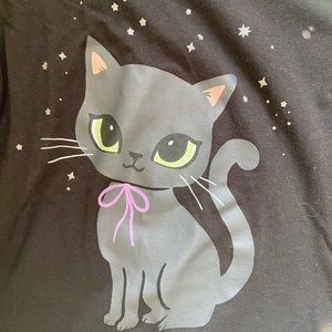 H&M black cat long sleeve tee.